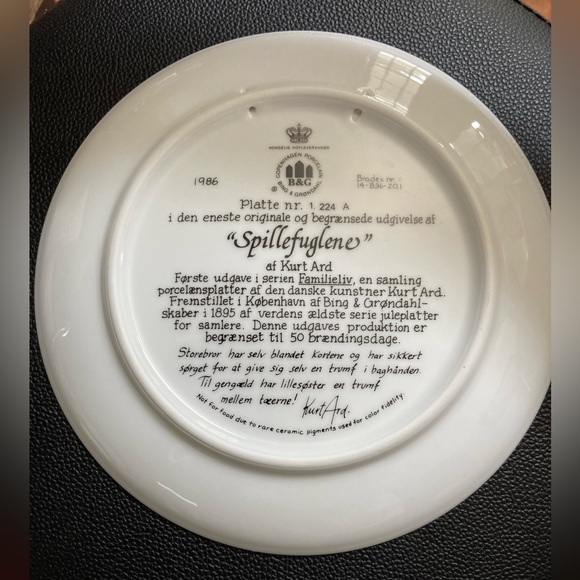 B&G Copenhagen Porcelain plate “Spillefuglene” / “Card Sharks” by Kurt Ard 1986 - Picture 4 of 4